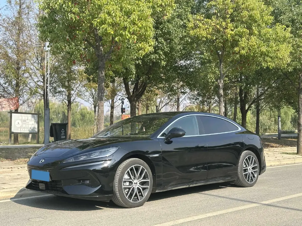 2024 Denza DenzaZ9 2.0T 207HP L4 E-CVT PHEV 38.5KWH