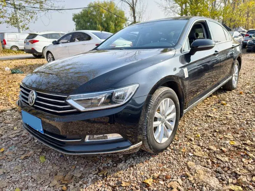 2018 VOLKSWAGEN MAGOTAN view 1