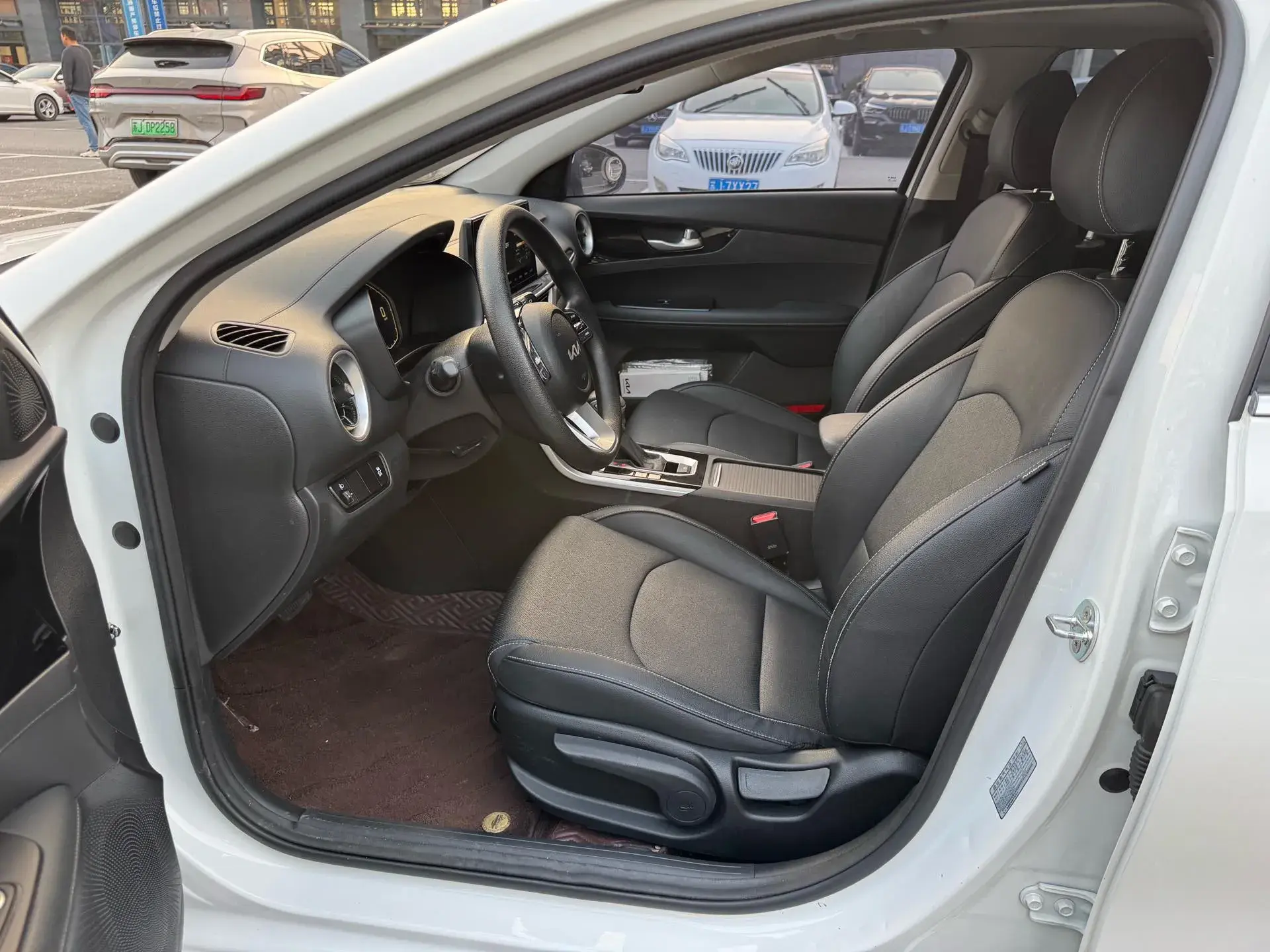 2021 KIA K3 thumbnail 3