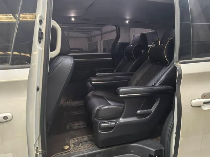 2021 GAC Trumpchi M8 2.0T 252HP L4 8AT,autocango,china used car exporter,china ev exporter,chinese used car exporter,chinese used ev exporter