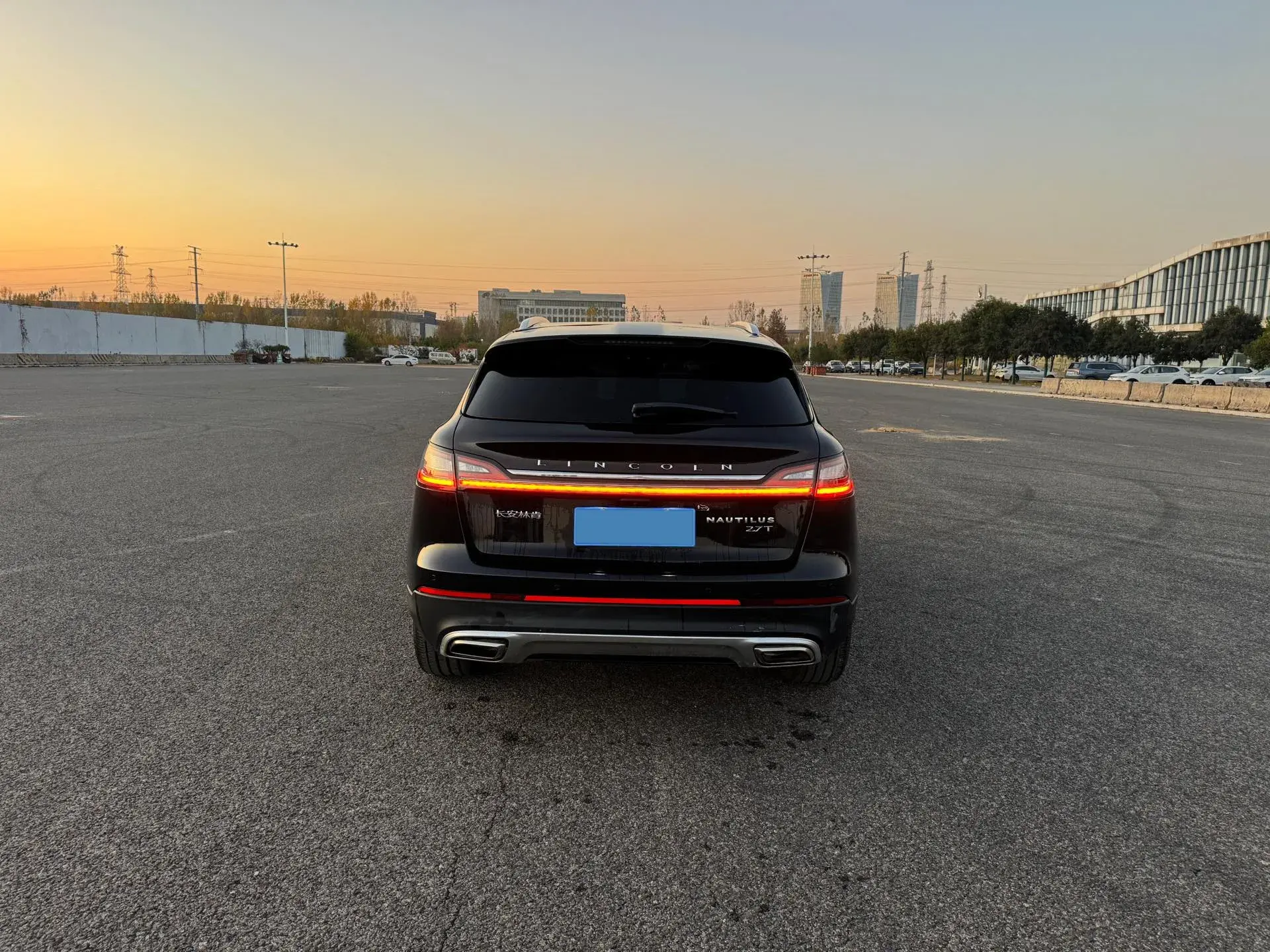 2021 LINCOLN NAUTILUS thumbnail 4