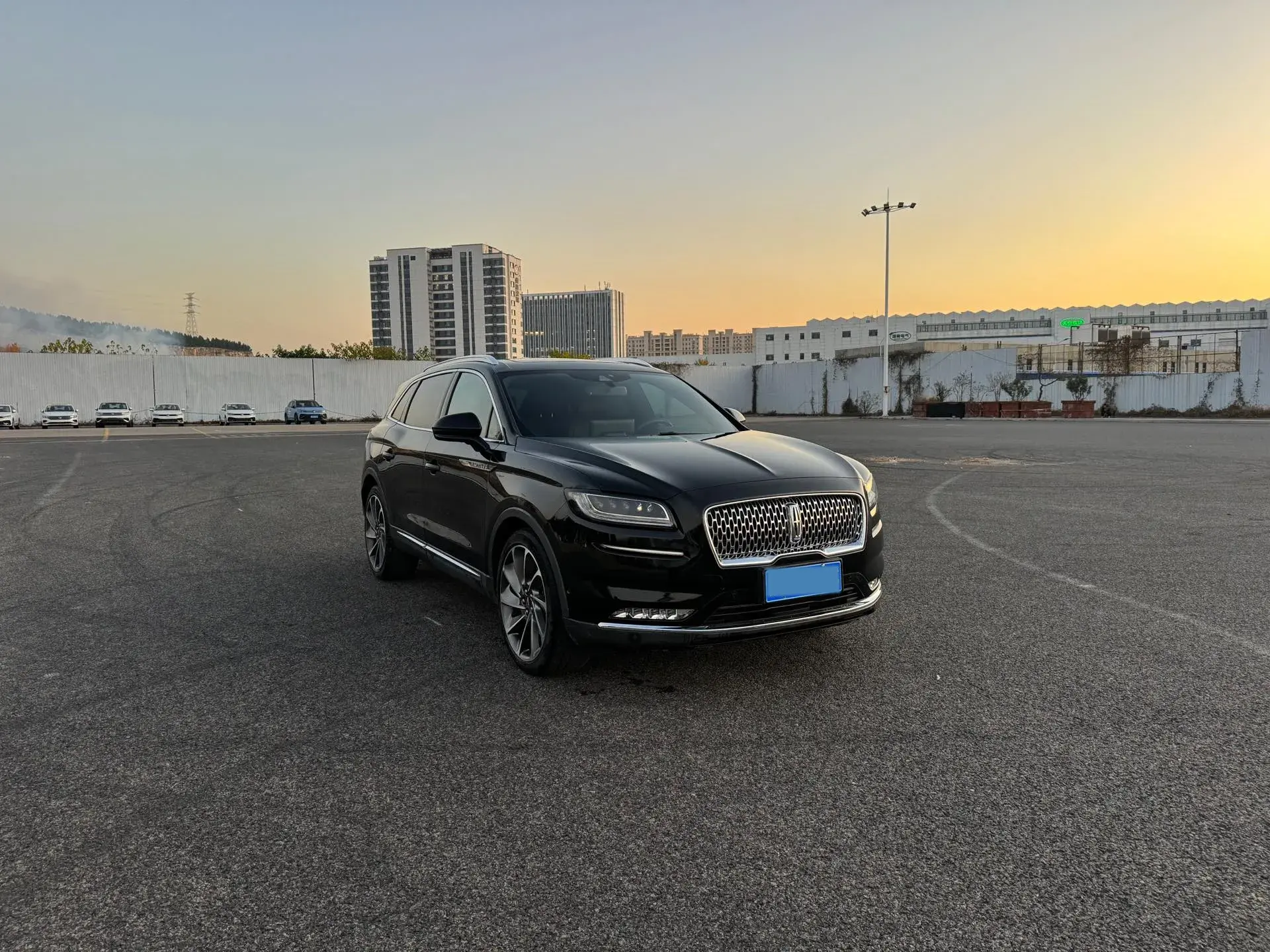 2021 LINCOLN NAUTILUS thumbnail 3