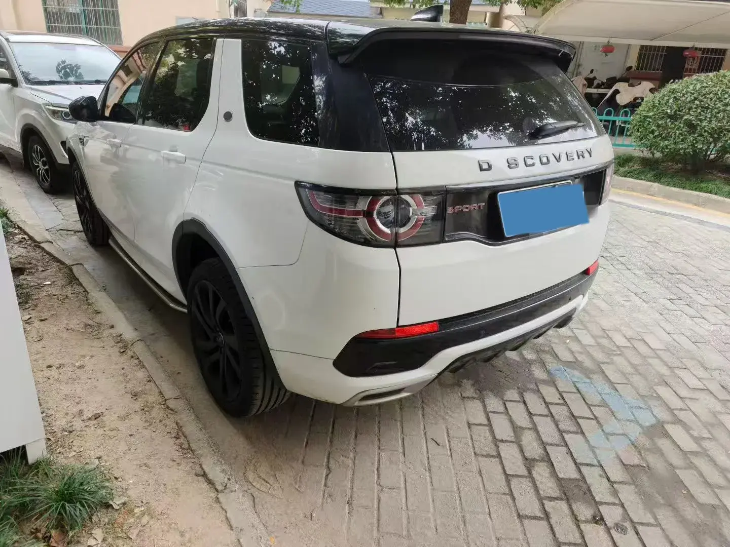 2019 LAND ROVER thumbnail 4