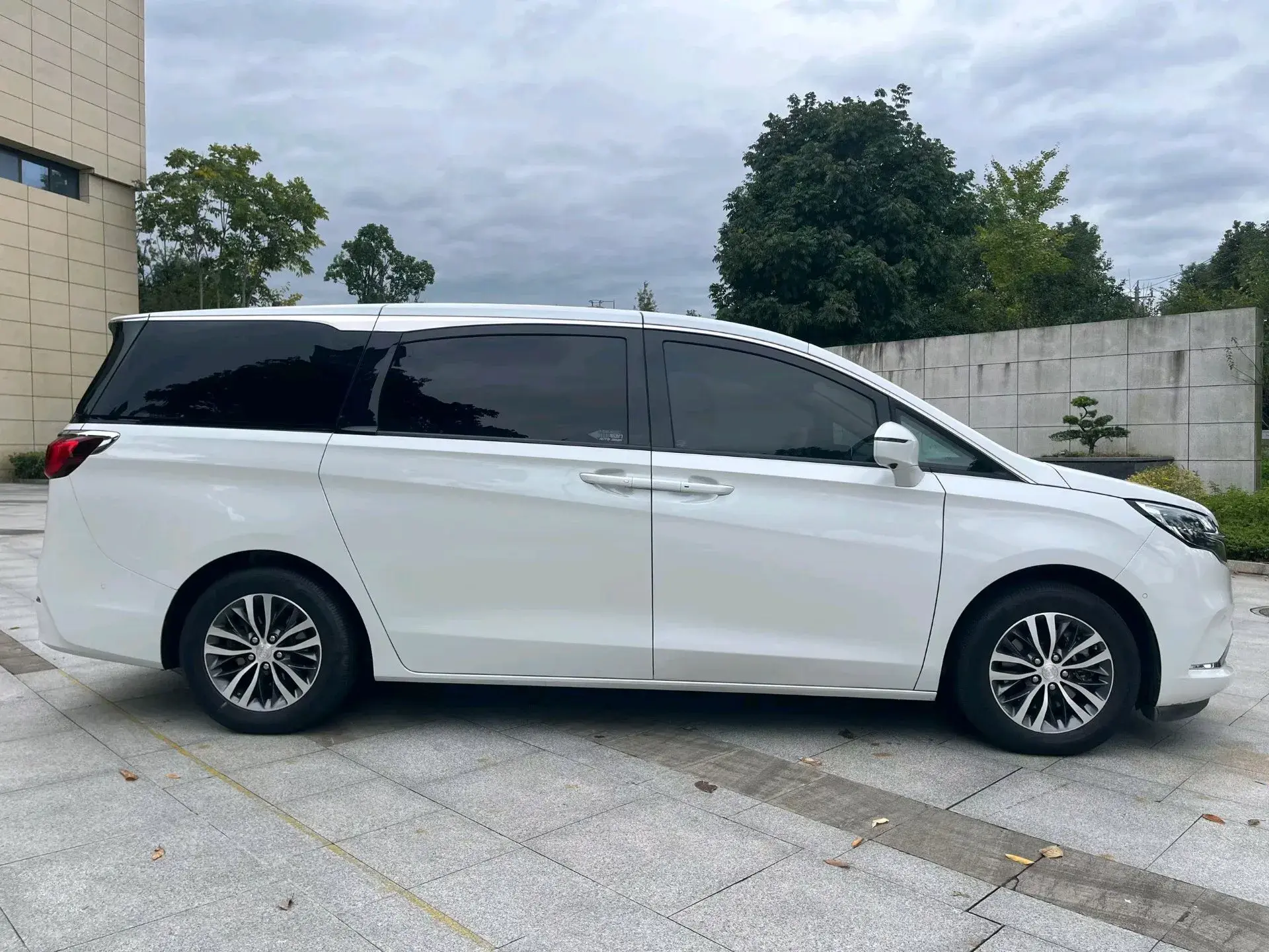 2021 BUICK GL8 thumbnail 3