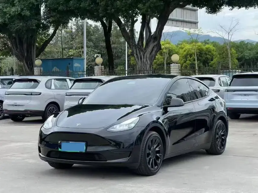2022 TESLA MODEL view 1