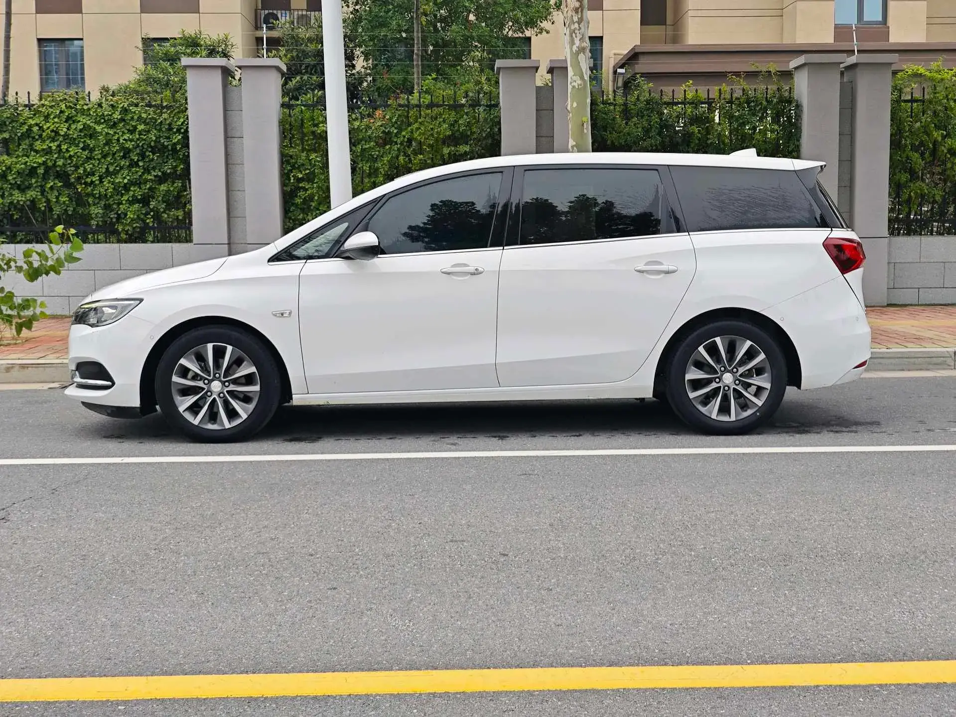 2019 BUICK GL6 thumbnail 4