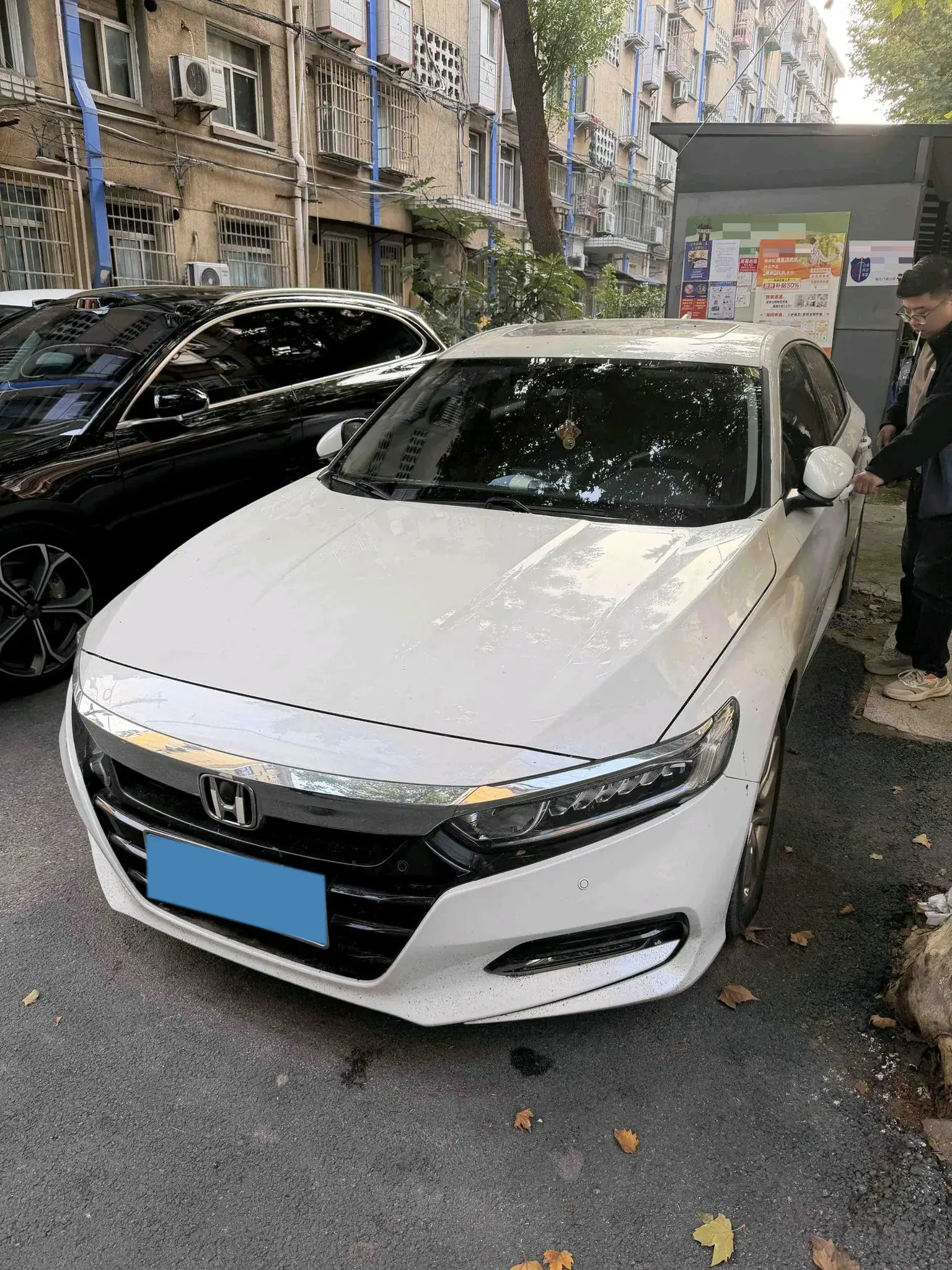 2018 HONDA ACCORD view 1