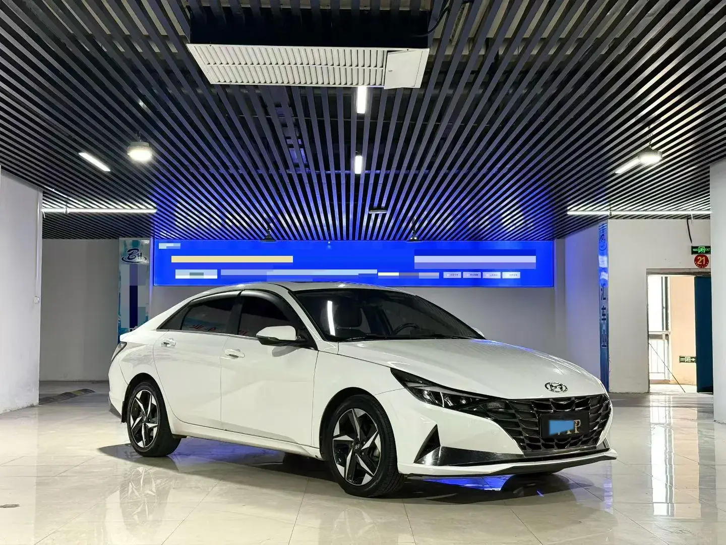 2021 HYUNDAI ELANTRA thumbnail 3