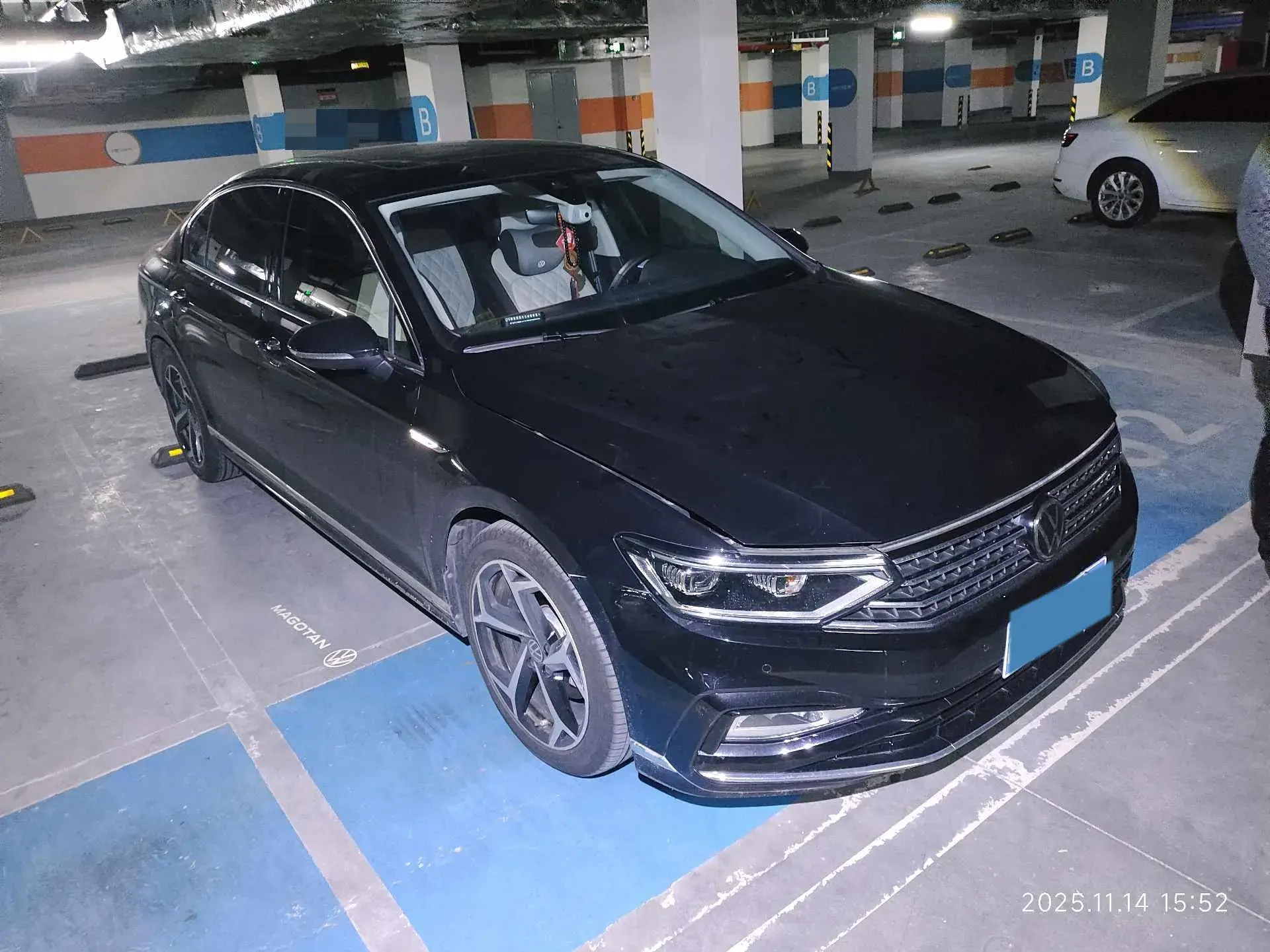 2023 VOLKSWAGEN MAGOTAN thumbnail 2