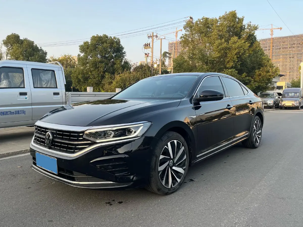 2023 Volkswagen Passat 2.0T 186HP L4 7DCT
