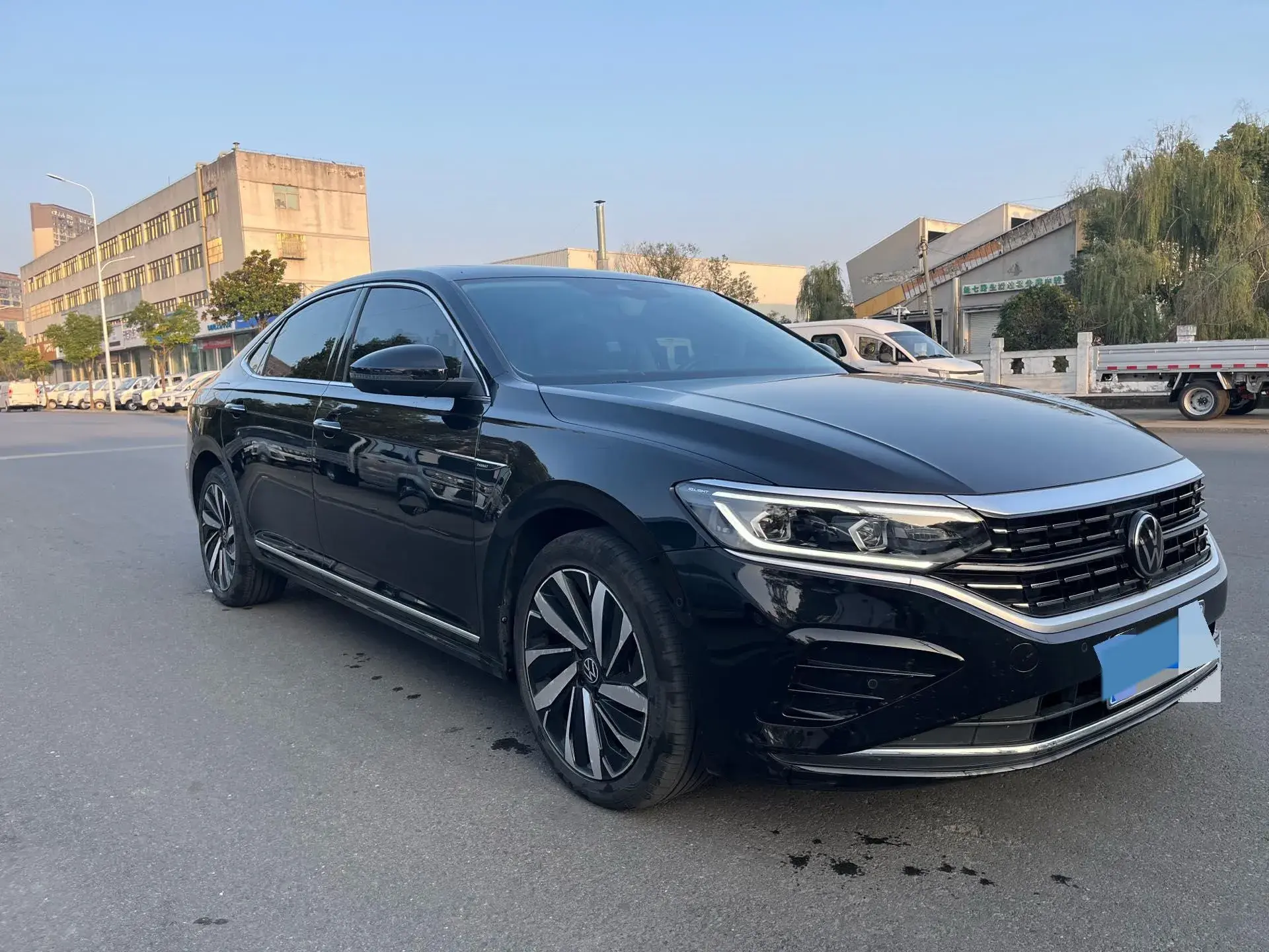 2023 VOLKSWAGEN PASSAT thumbnail 3