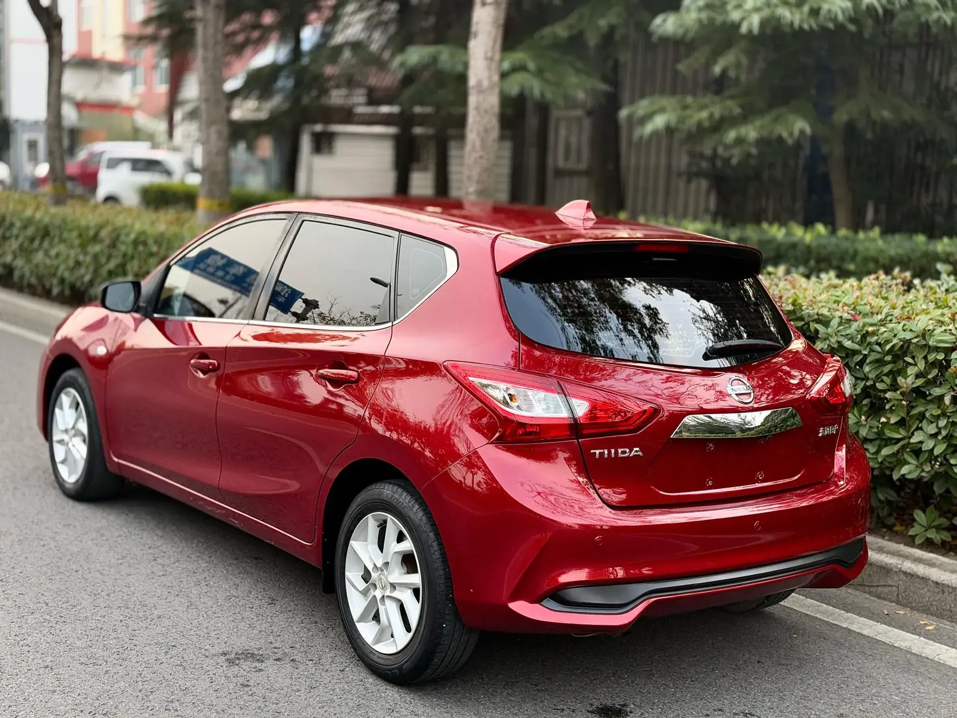 2020 NISSAN TIIDA thumbnail 4