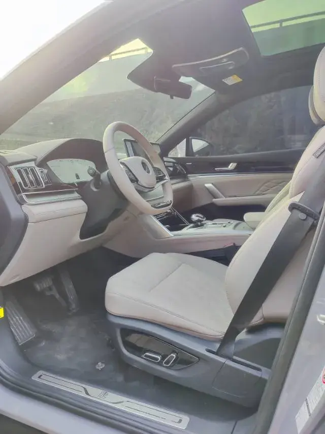 2024 BYD TANG thumbnail 4