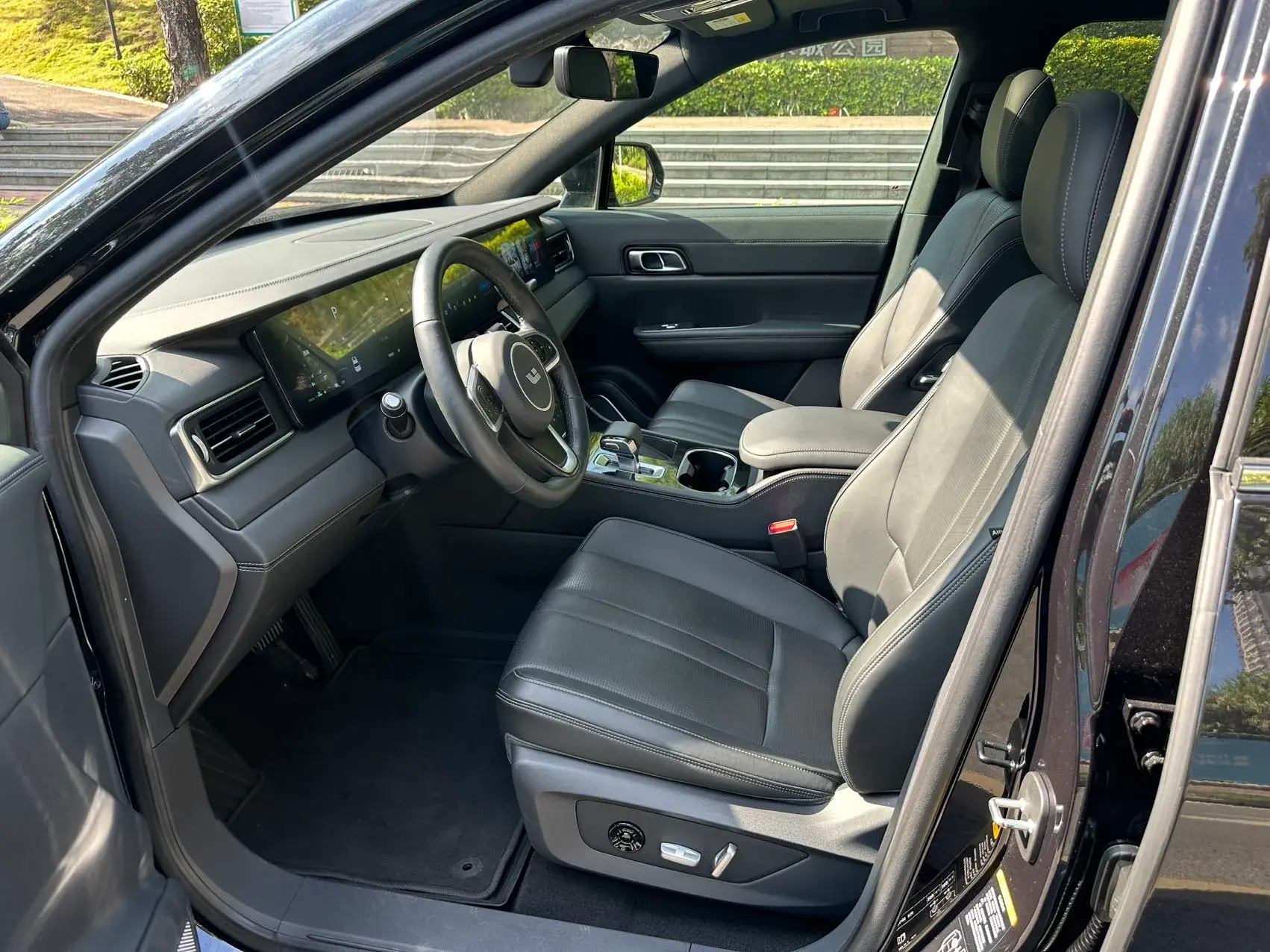 2020 LI ONE thumbnail 3