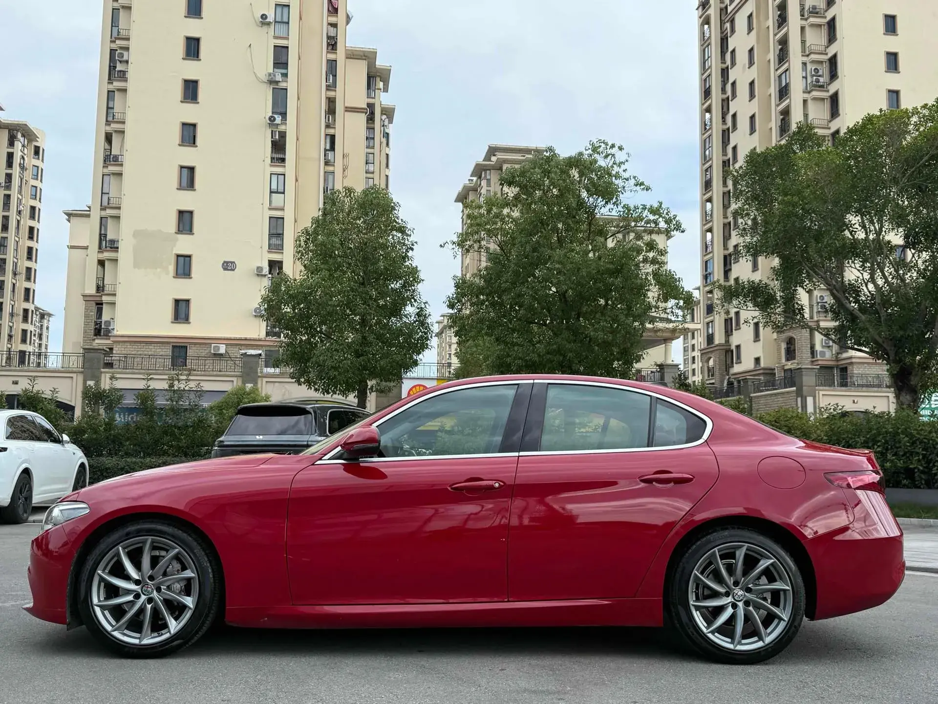 2017 ALFA ROMEO thumbnail 4