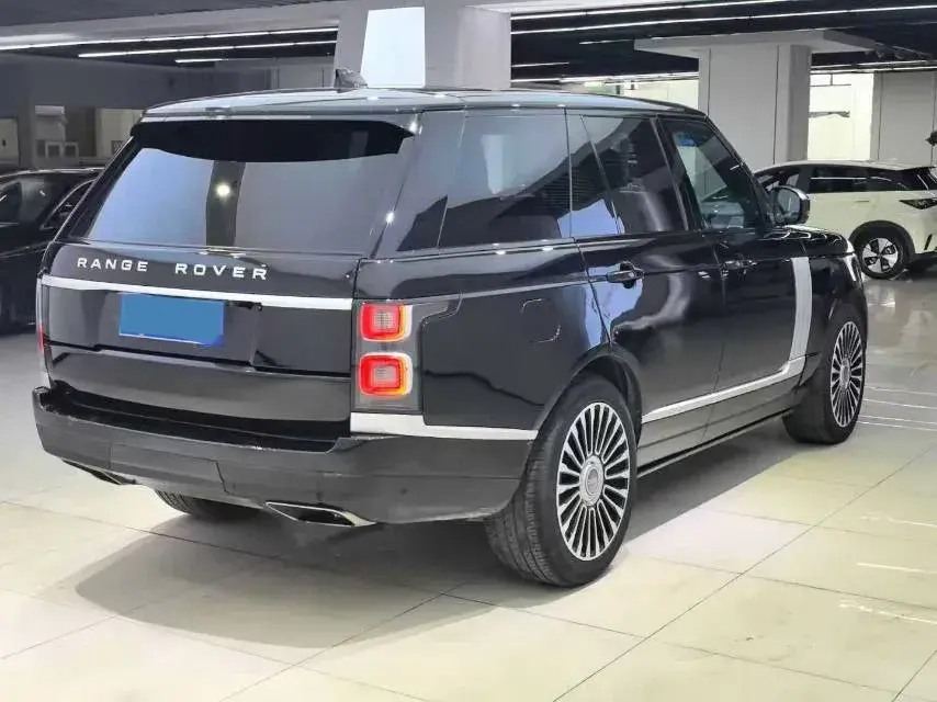 2018 LAND ROVER thumbnail 3