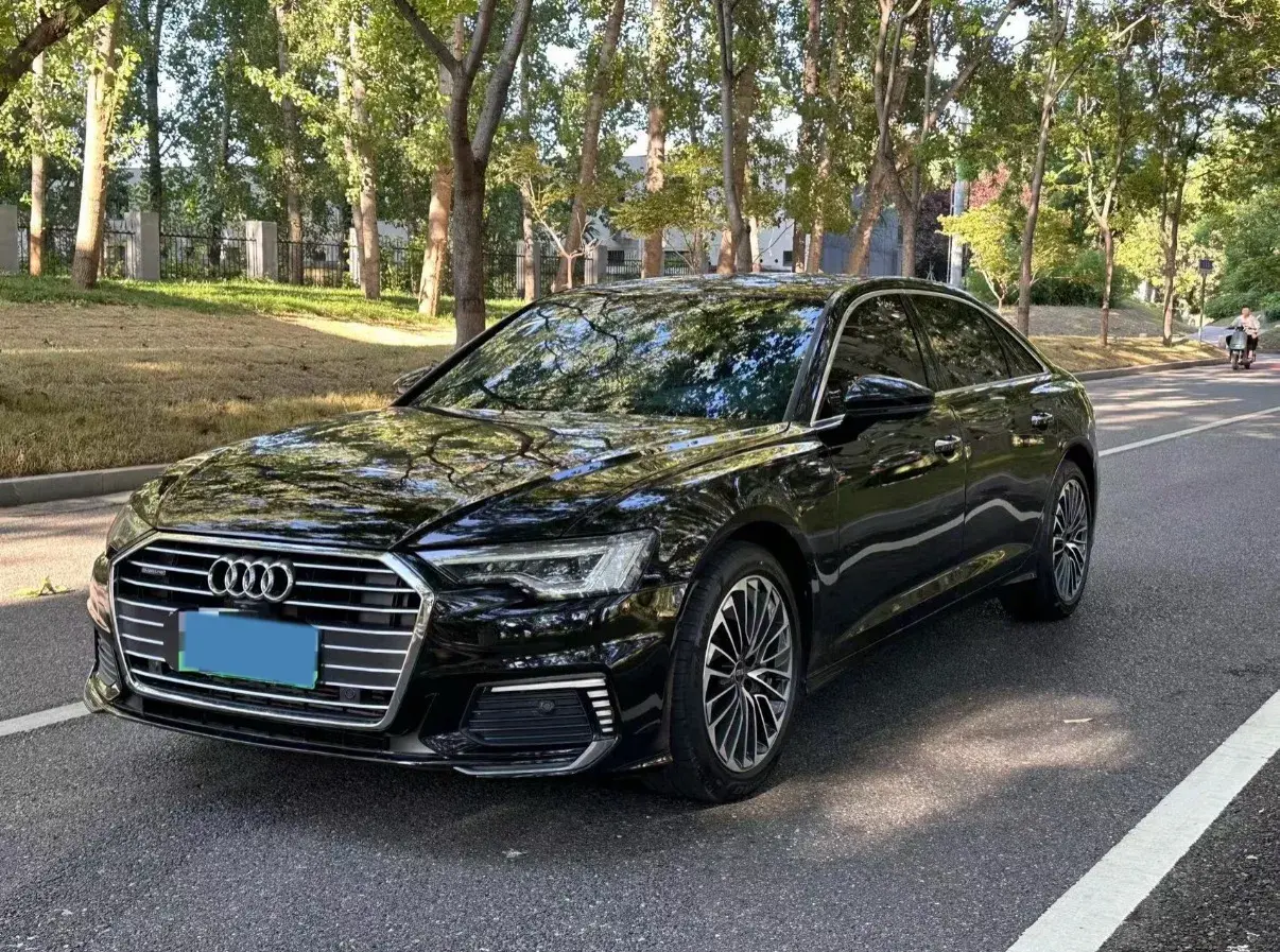 2020 Audi A6L 2.0T 252HP L4 7DCT PHEV 14.1KWH