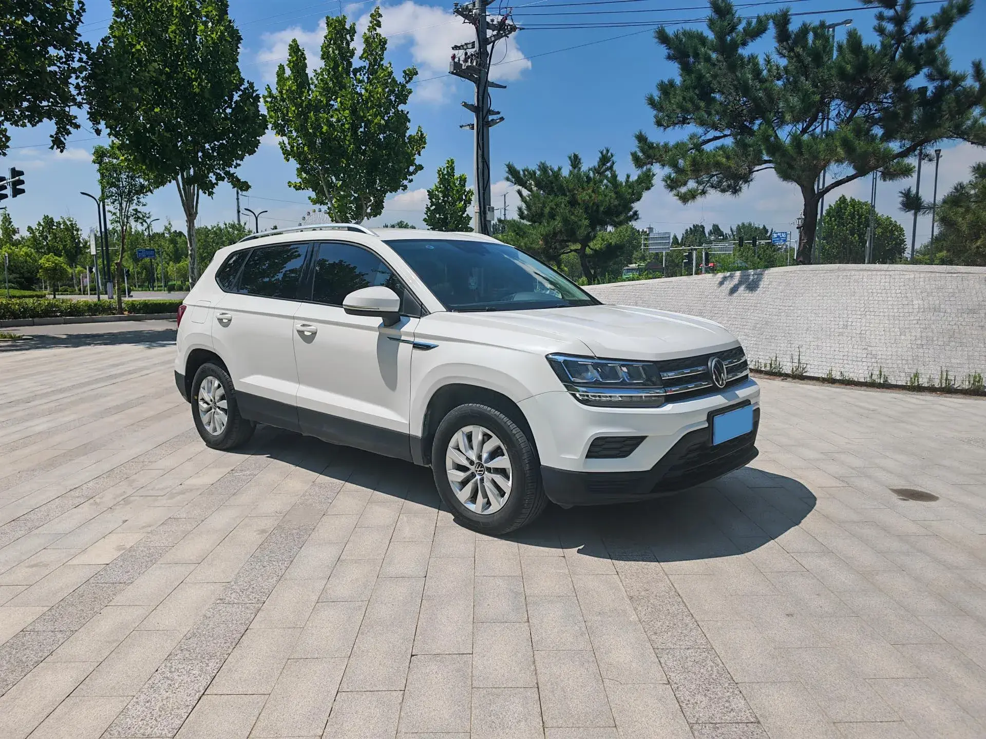 2022 VOLKSWAGEN THARU thumbnail 3