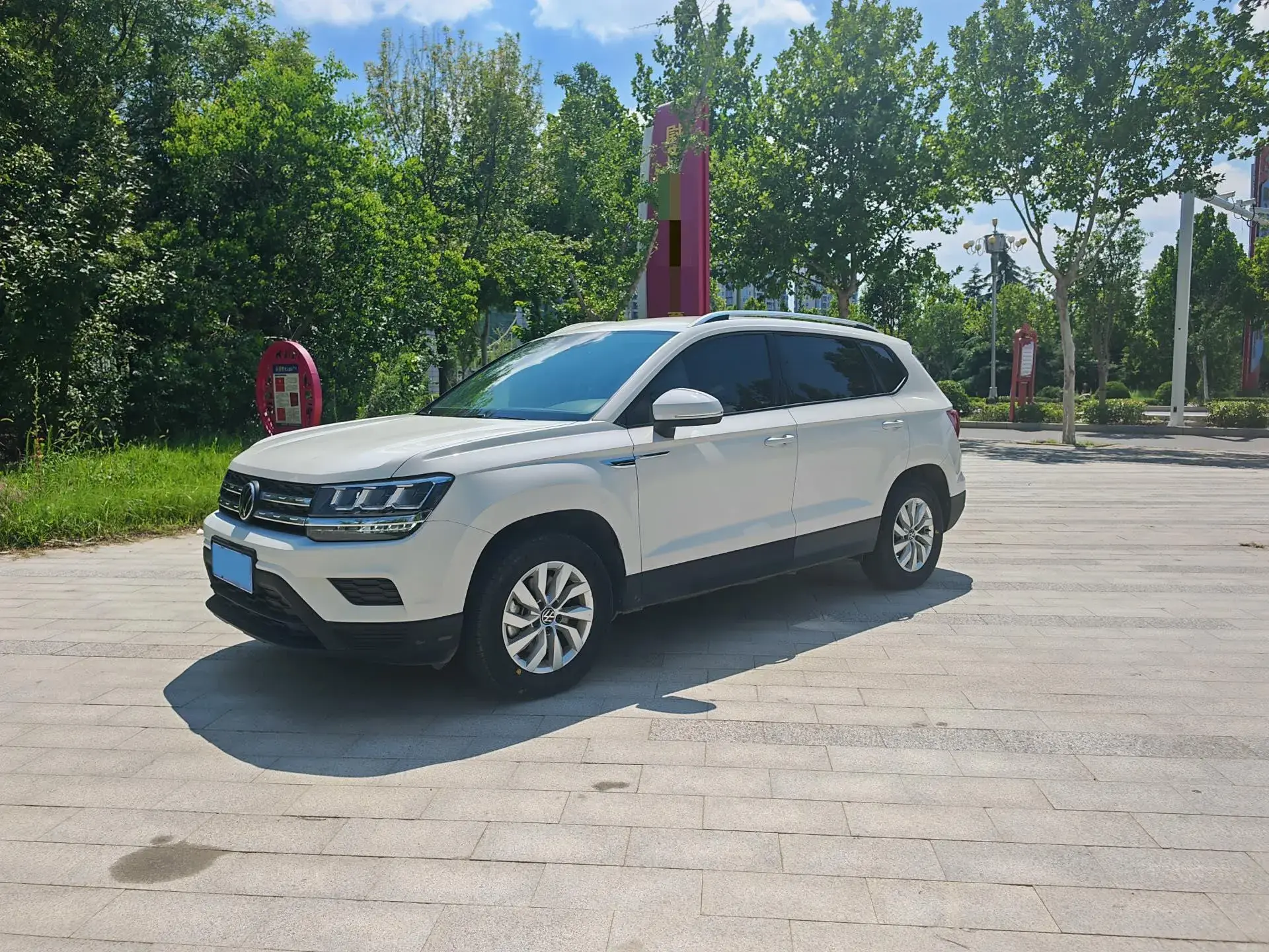 2022 VOLKSWAGEN THARU view 1