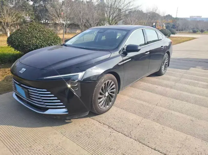 2025 Buick Larcosse 2.0T 237HP L4 9AT