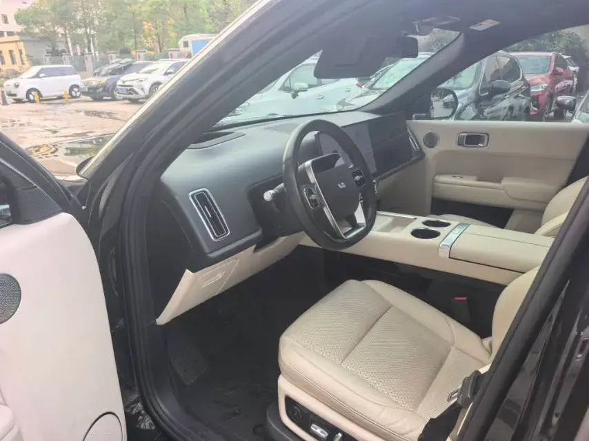 2023 LI L8 thumbnail 4