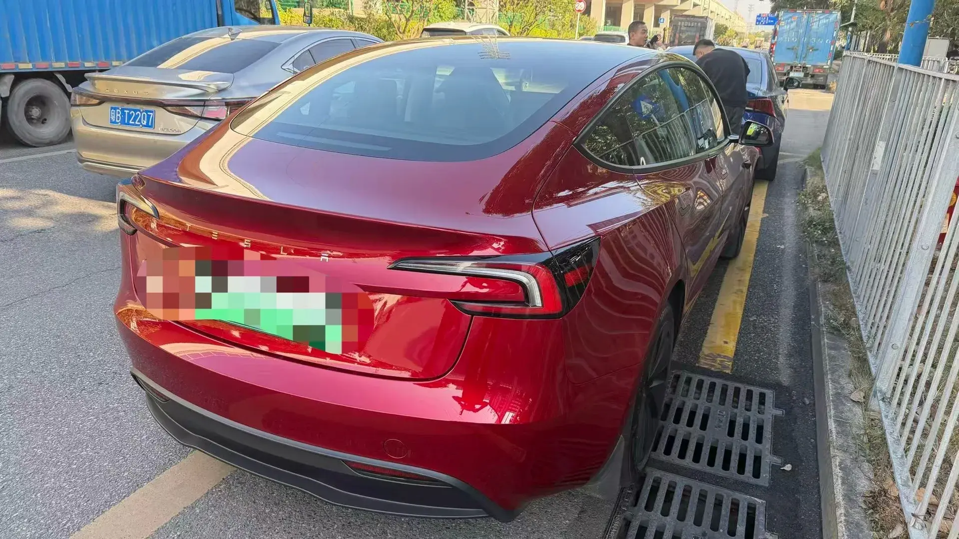 2025 TESLA MODEL thumbnail 2