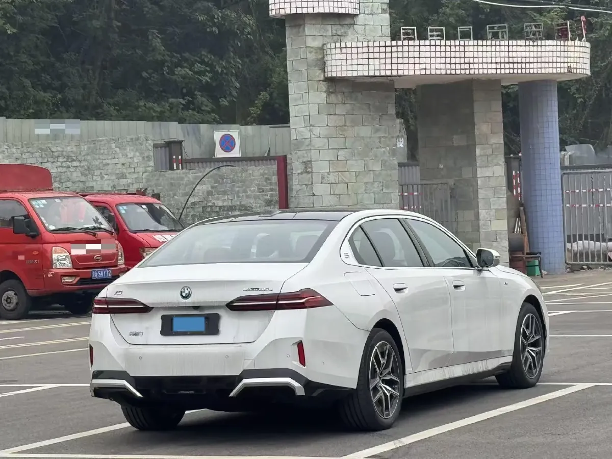 2025 BMW i5 BEV 81.6KWH,autocango,china used car exporter,china ev exporter,chinese used car exporter,chinese used ev exporter