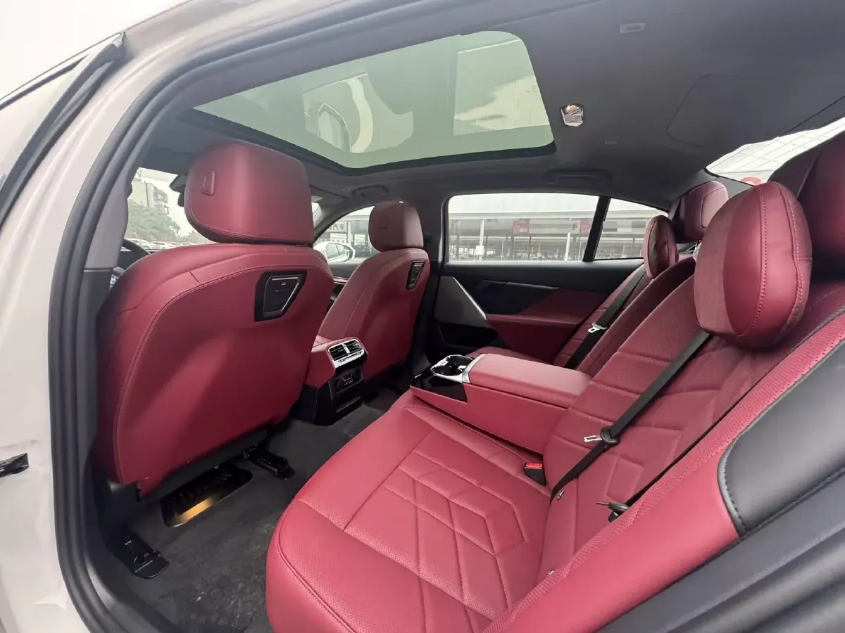 2025 BMW i5 BEV 81.6KWH,autocango,china used car exporter,china ev exporter,chinese used car exporter,chinese used ev exporter