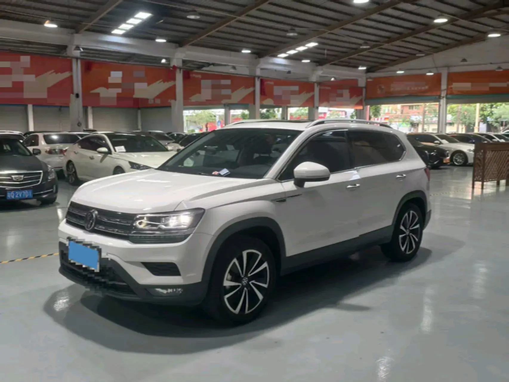 2021 VOLKSWAGEN THARU view 1