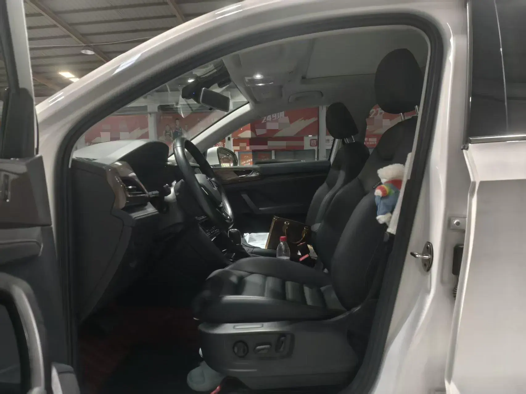 2021 VOLKSWAGEN THARU thumbnail 2