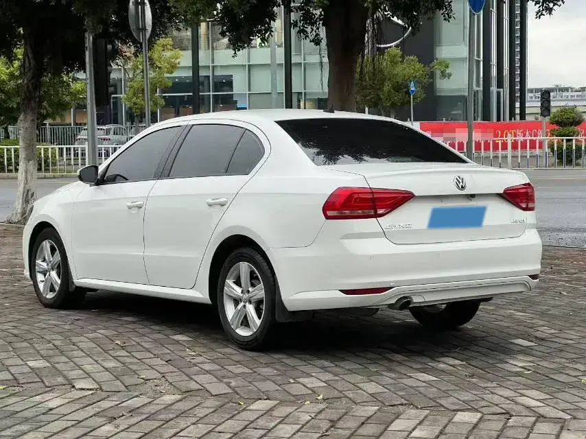 2017 VOLKSWAGEN LAVIDA thumbnail 4