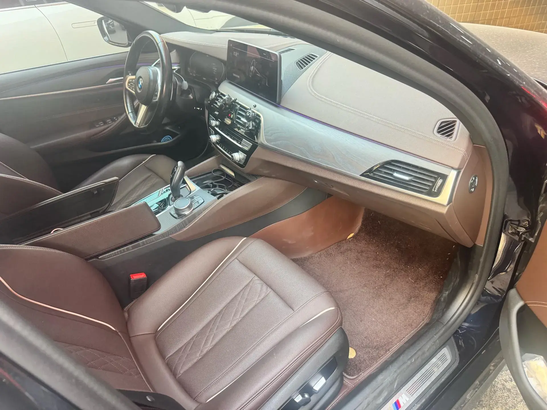 2021 BMW 5 thumbnail 3