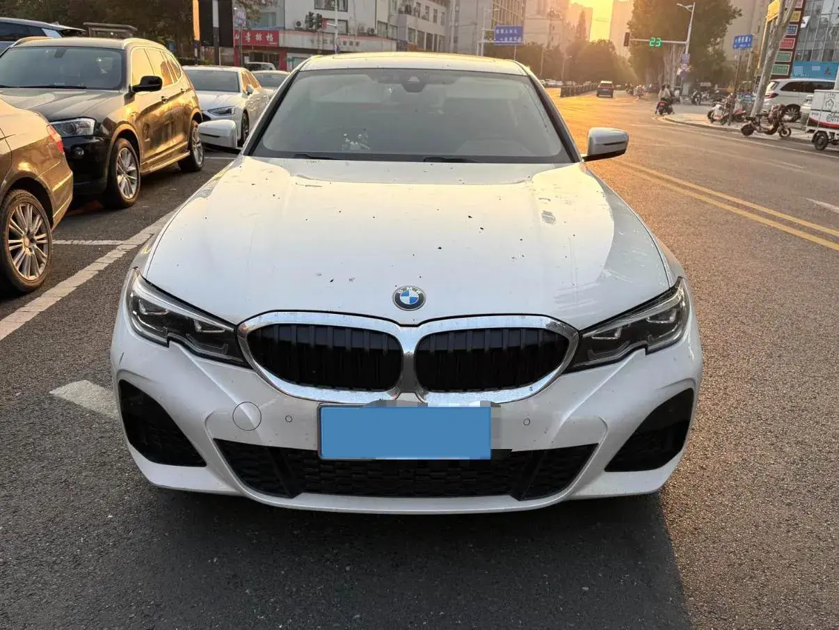 2022 BMW 3 thumbnail 2