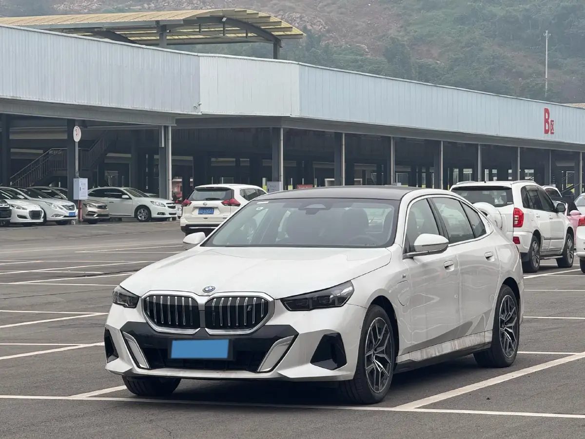2025 BMW i5 BEV 81.6KWH