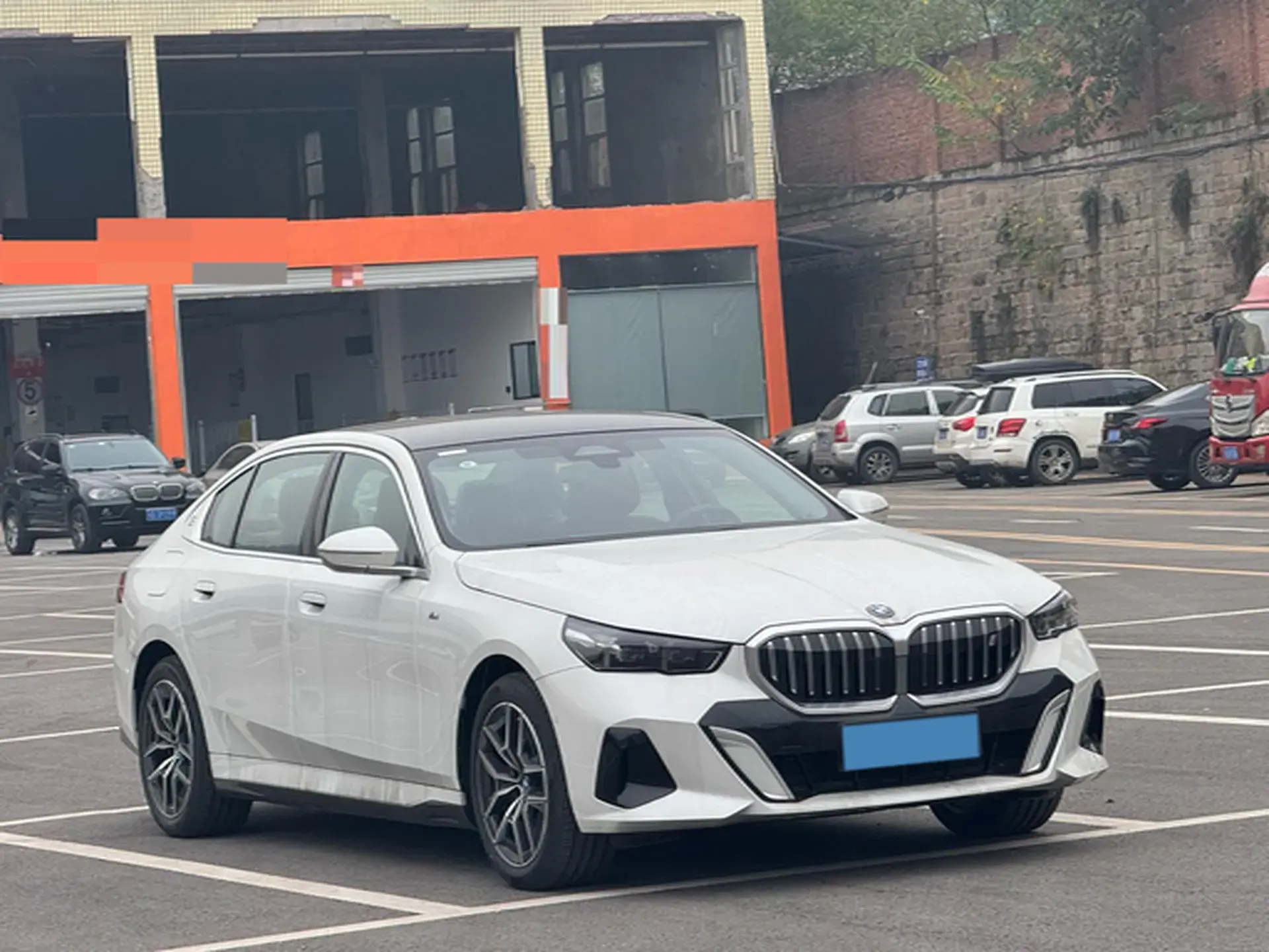 2025 BMW I5 thumbnail 3