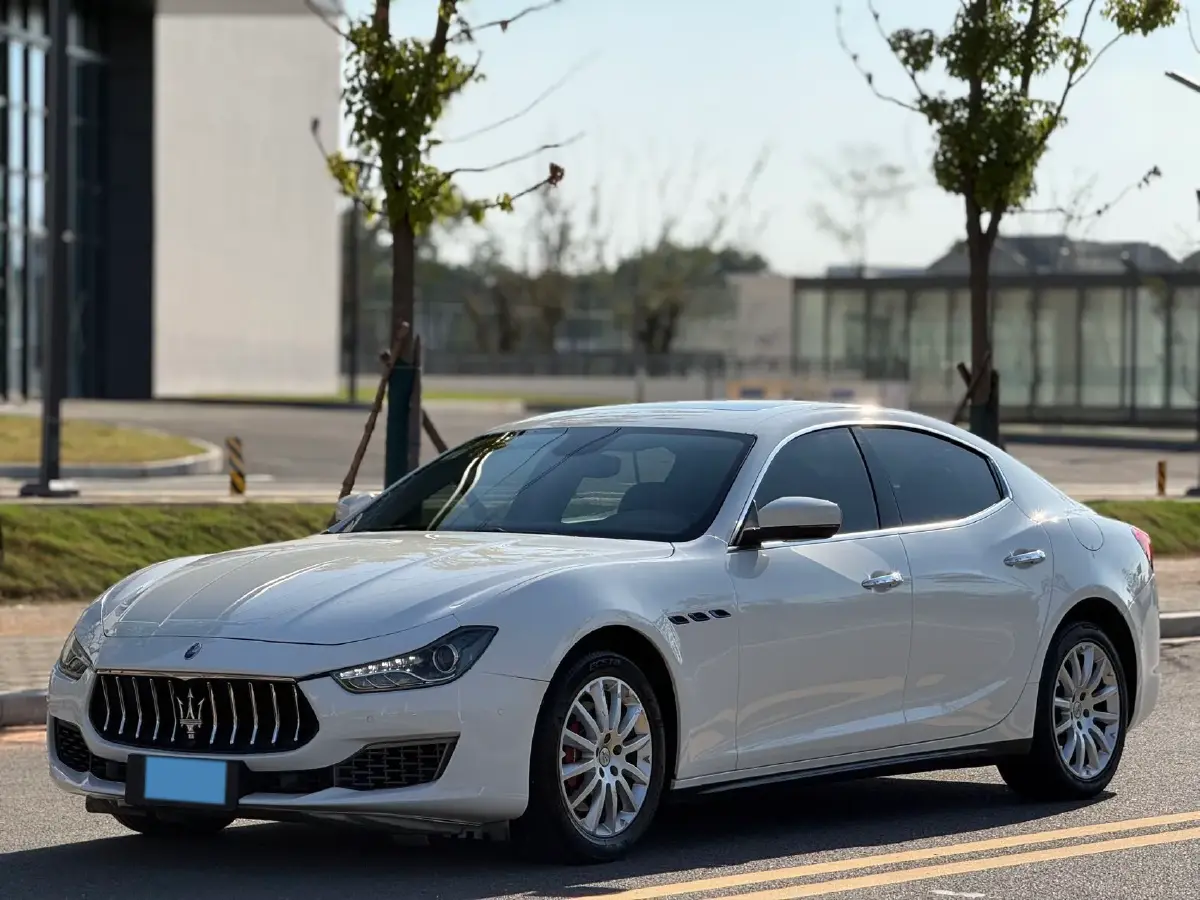 2022 Maserati Ghibli 2.0T 330HP L4 8AT