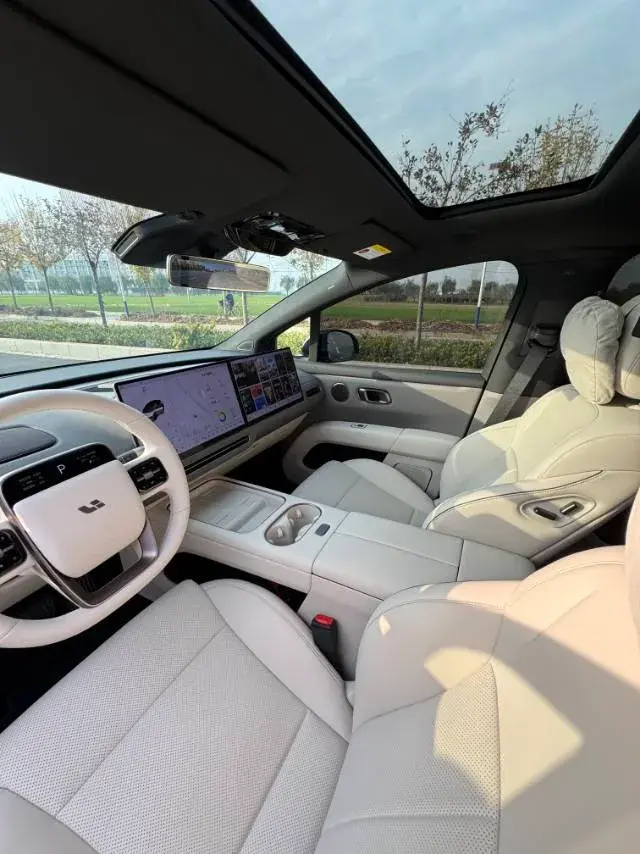 2025 LI I6 thumbnail 3