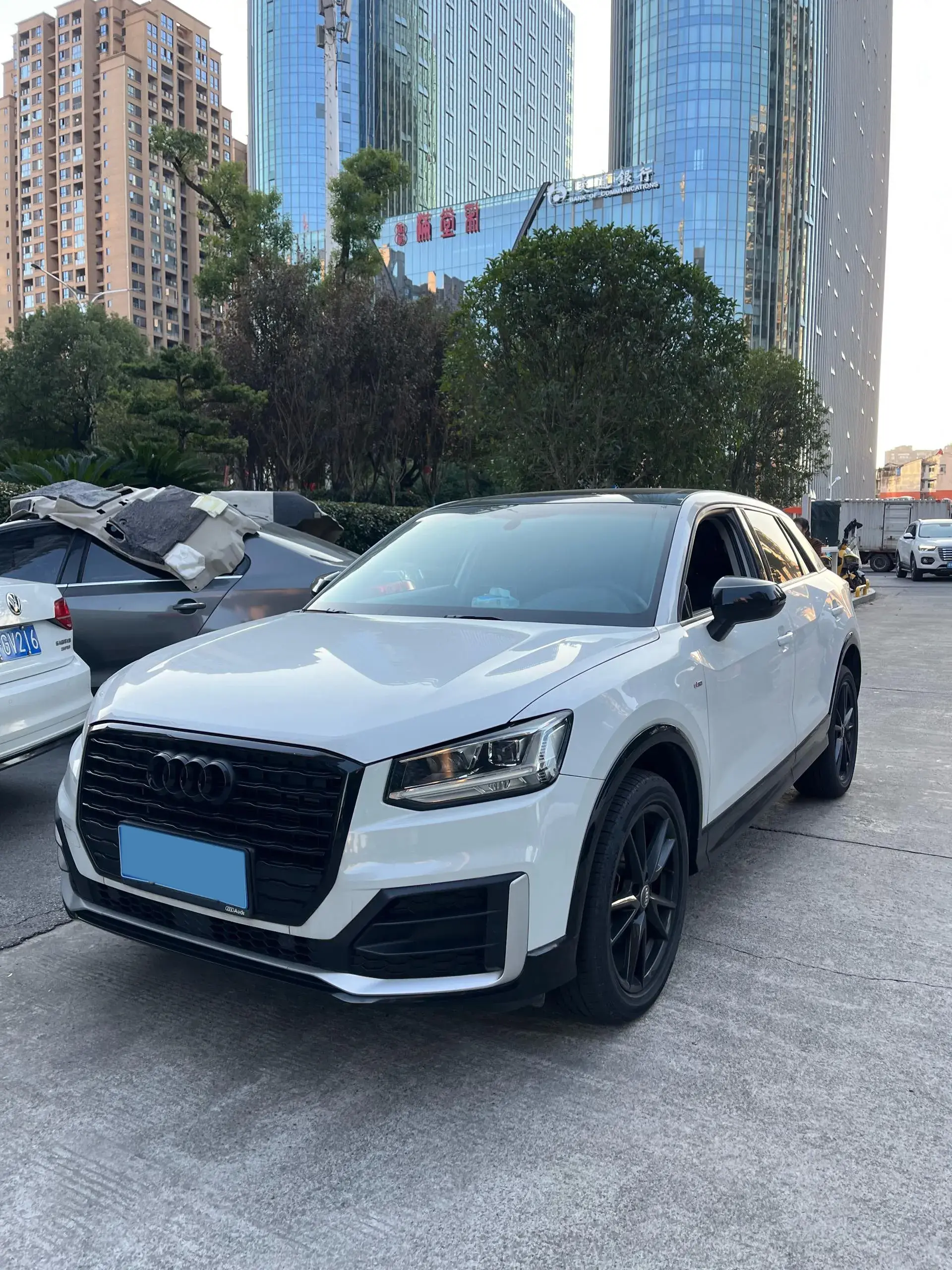 2021 AUDI Q2L view 1