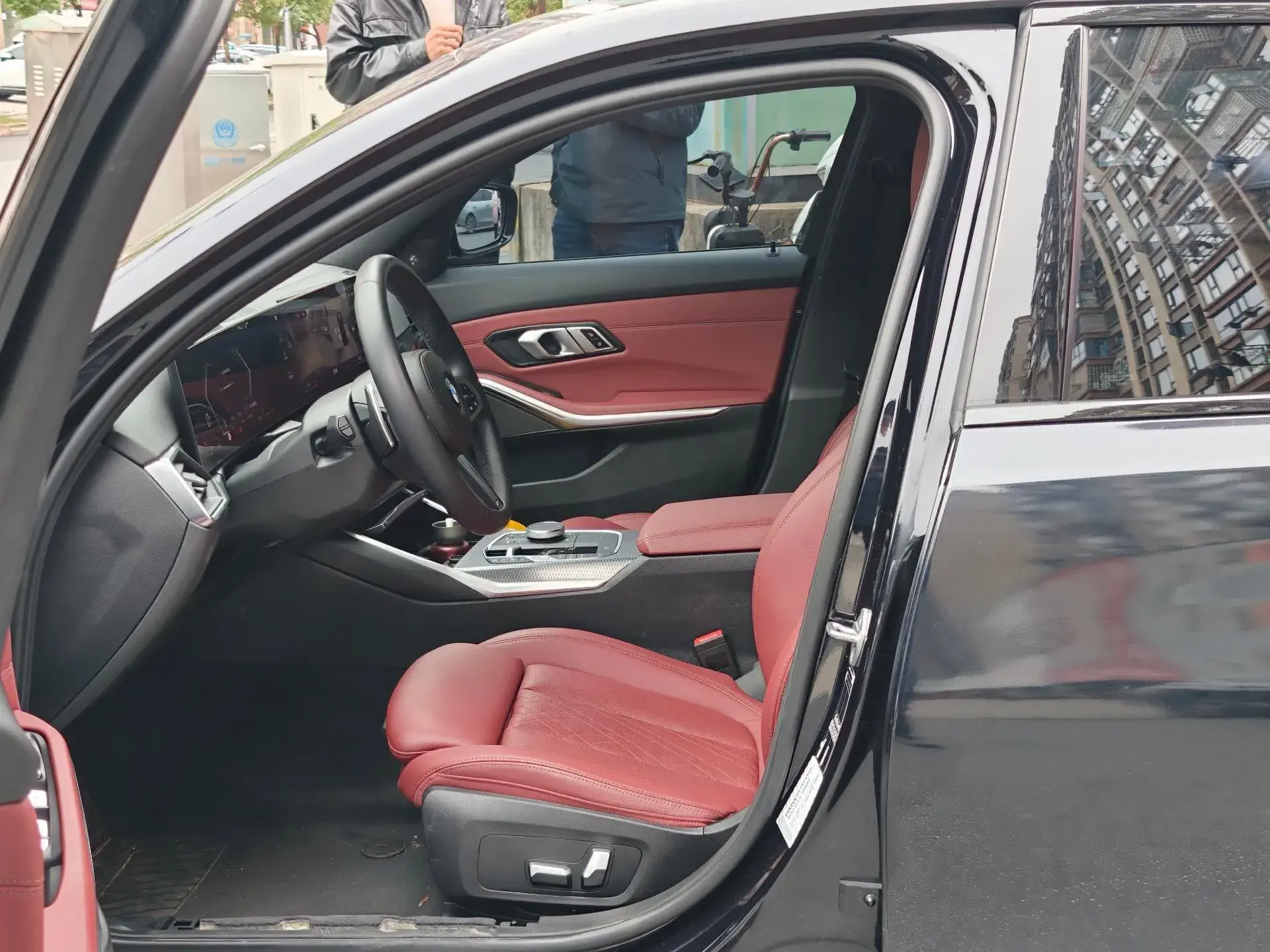 2023 BMW 3 thumbnail 2