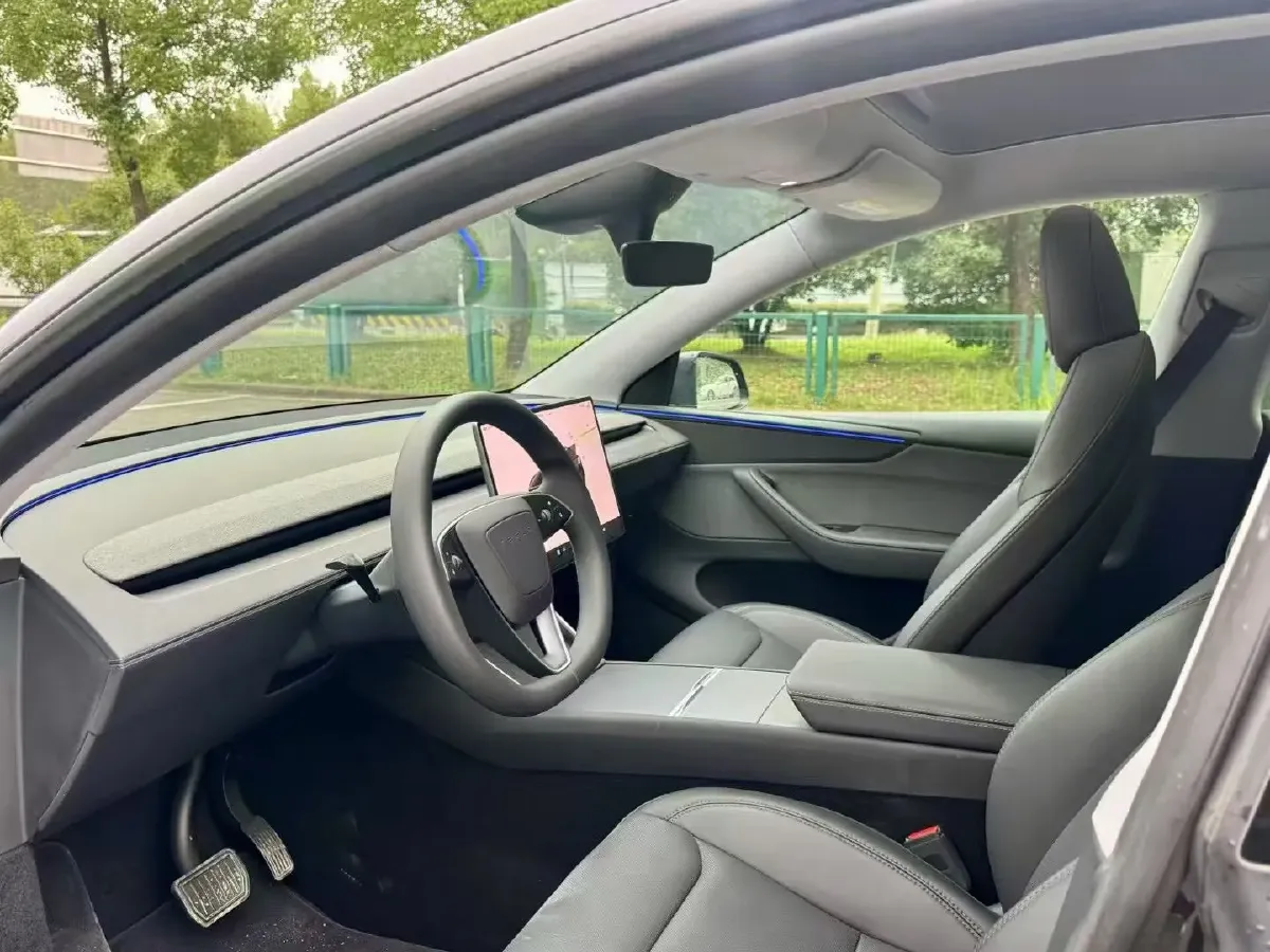 2025 Tesla Model Y BEV 62.5KWH,autocango,china used car exporter,china ev exporter,chinese used car exporter,chinese used ev exporter