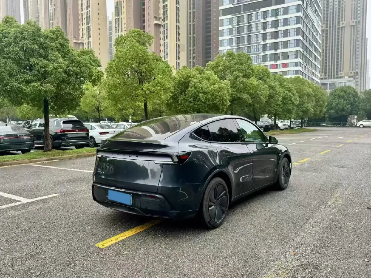 2025 Tesla Model Y BEV 62.5KWH,autocango,china used car exporter,china ev exporter,chinese used car exporter,chinese used ev exporter