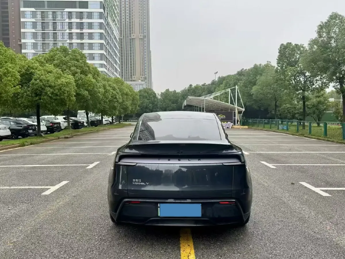 2025 Tesla Model Y BEV 62.5KWH,autocango,china used car exporter,china ev exporter,chinese used car exporter,chinese used ev exporter
