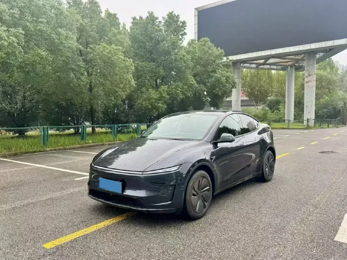 2025 Tesla Model Y BEV 62.5KWH,autocango,china used car exporter,china ev exporter,chinese used car exporter,chinese used ev exporter