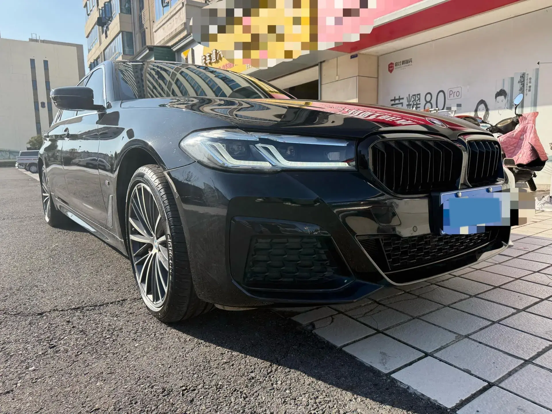 2023 BMW 5 thumbnail 3