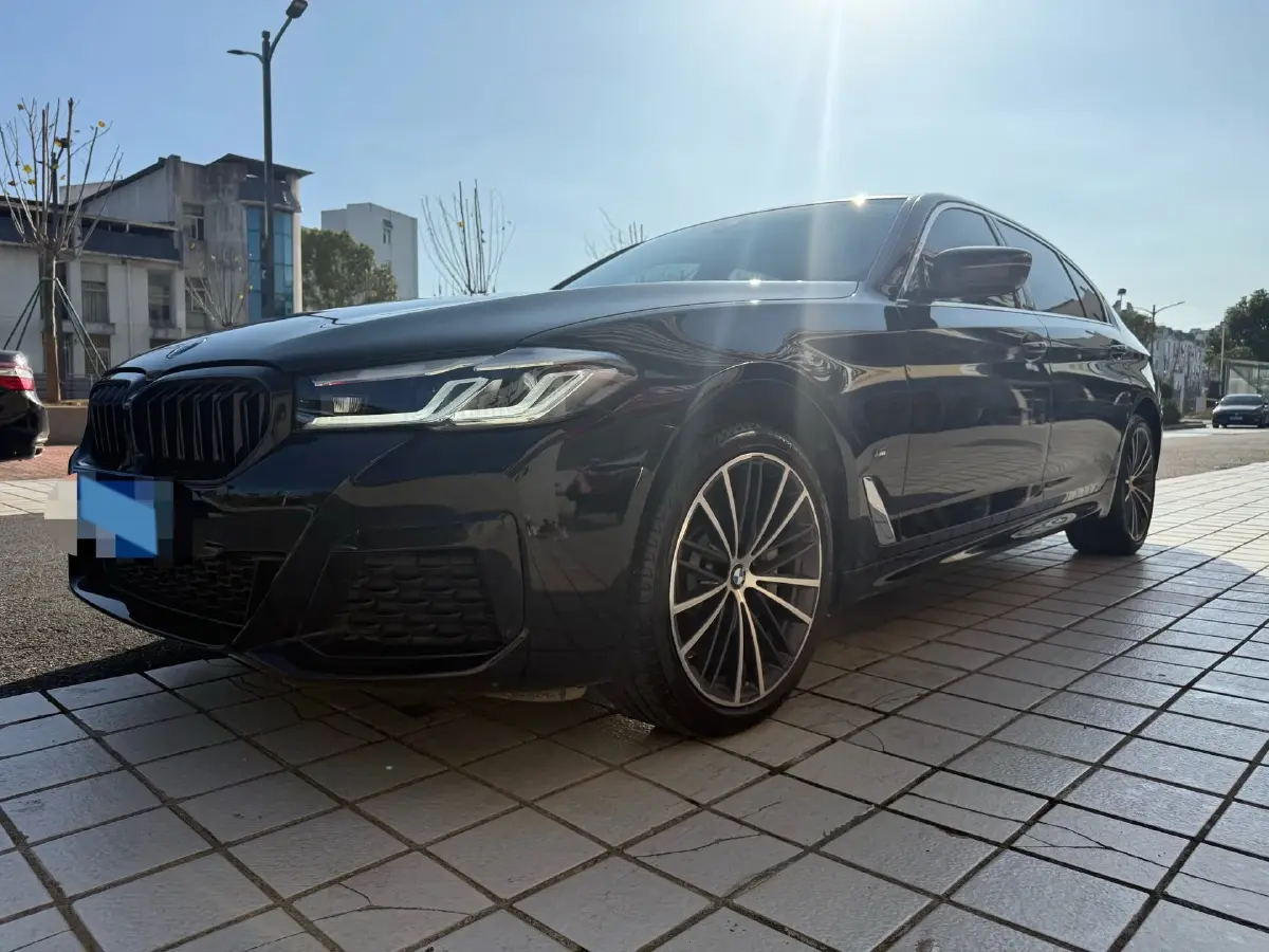 2023 BMW 5 Series 2.0T 245HP L4 8AT