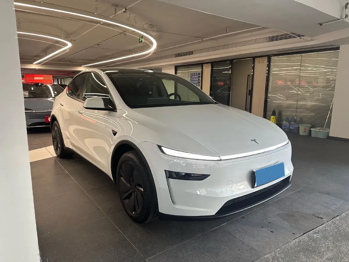 2025 Tesla Model Y BEV 62.5KWH,autocango,china used car exporter,china ev exporter,chinese used car exporter,chinese used ev exporter