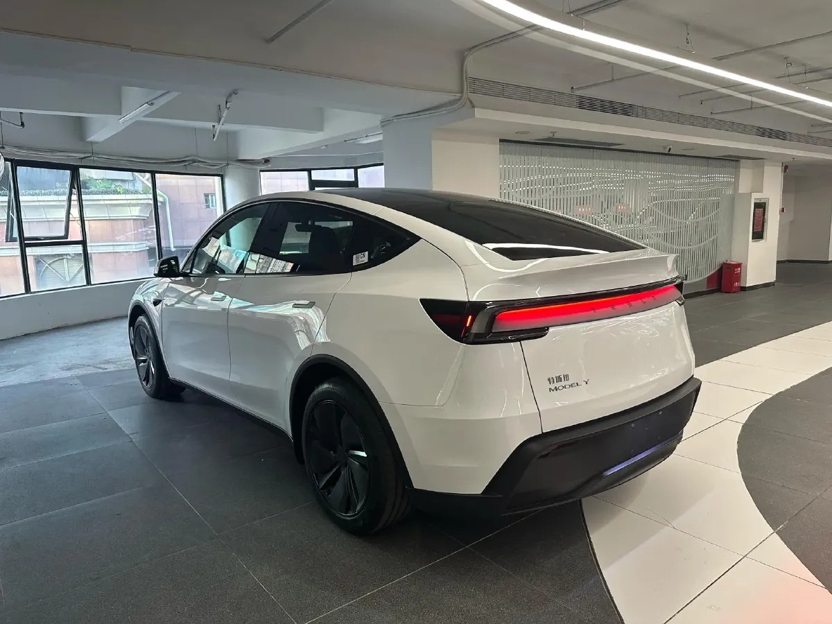 2025 Tesla Model Y BEV 62.5KWH,autocango,china used car exporter,china ev exporter,chinese used car exporter,chinese used ev exporter