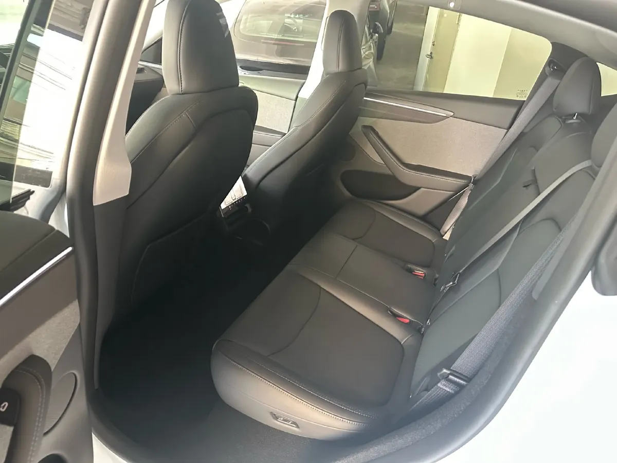 2025 Tesla Model Y BEV 62.5KWH,autocango,china used car exporter,china ev exporter,chinese used car exporter,chinese used ev exporter