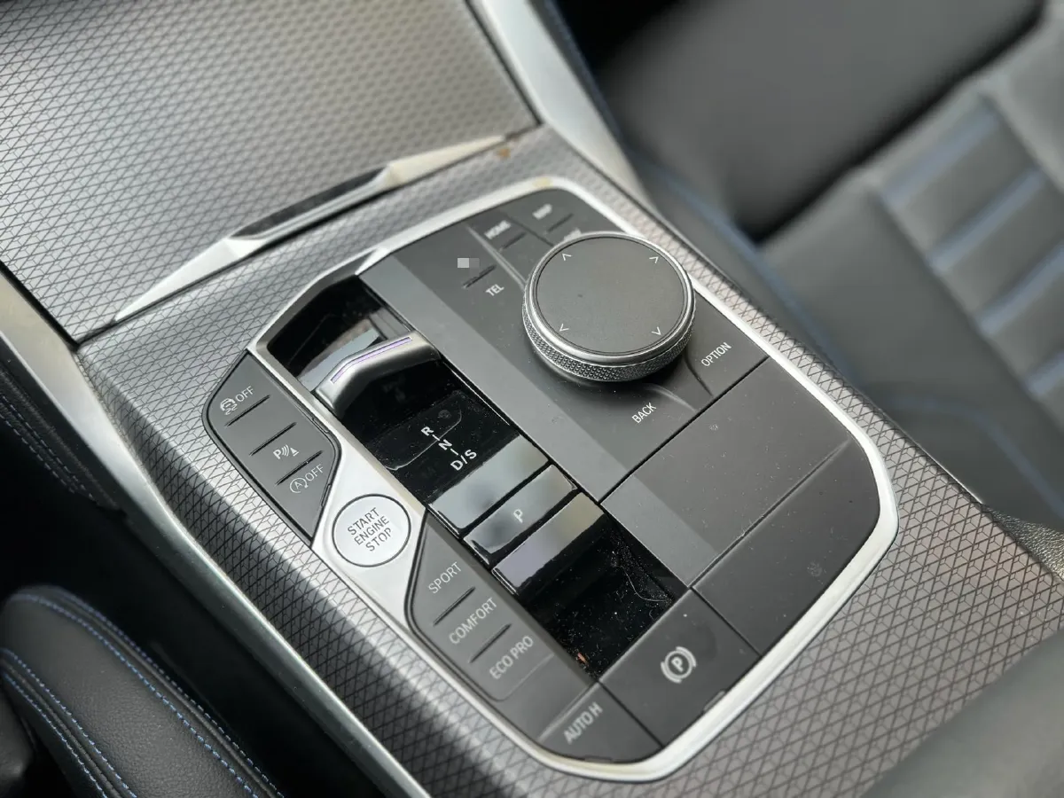 2023 BMW 3.0T 333HP L6 8AT,autocango,china used car exporter,china ev exporter,chinese used car exporter,chinese used ev exporter