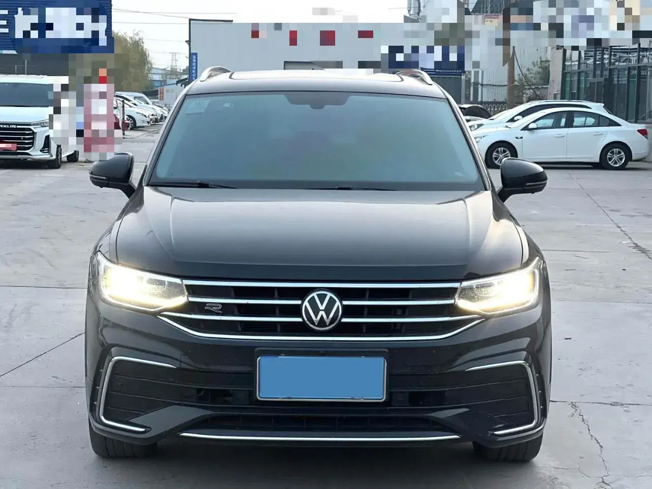 2024 VOLKSWAGEN TIGUAN thumbnail 3